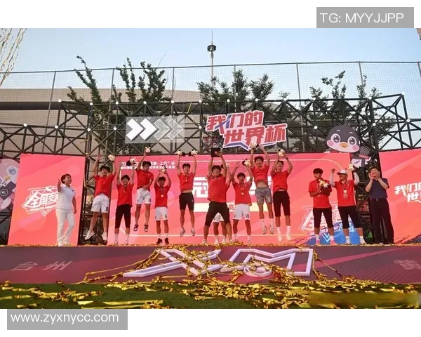 足球明星送上新年祝福愿你在新的一年里梦想成真健康快乐如球场上的胜利